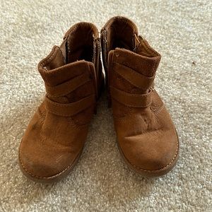 Toddler girl size 9 brown boots